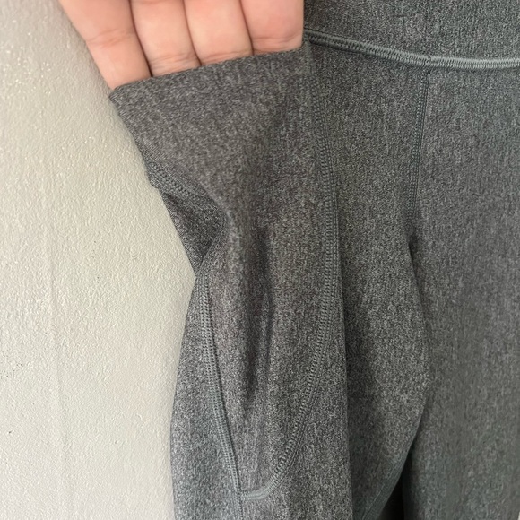 🛍️Under Armour Cropped Leggings With Pockets Size Medium - Picture 3 of 5